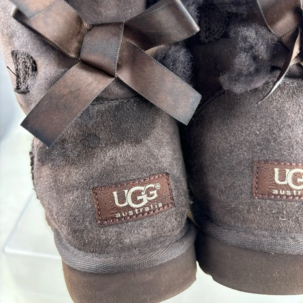 UGG WINTER DOBLE BOWS BOOTS SIZE 8 WOMAN